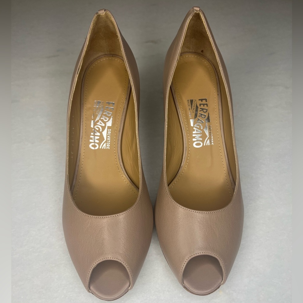 SALVATORE FERRAGAMO WOMENS PEEP TOE WEDGES LIGHT BEIGE SZ 9 - Picture 6 of 10
